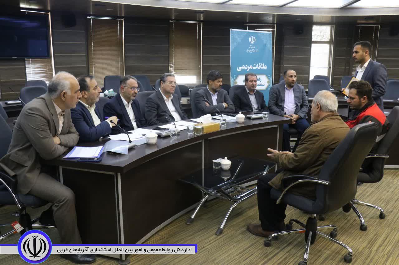 برگزاری ملاقات مردمی استاندار آذربایجان‌غربیرضا رحمانی استاندار آذربایجان‌غربی در ادامه دیدارهای مردمی خود صبح امروز با شماری از شهروندان به صورت چهره‌به‌چهره دیدار و گفتگو کرد.