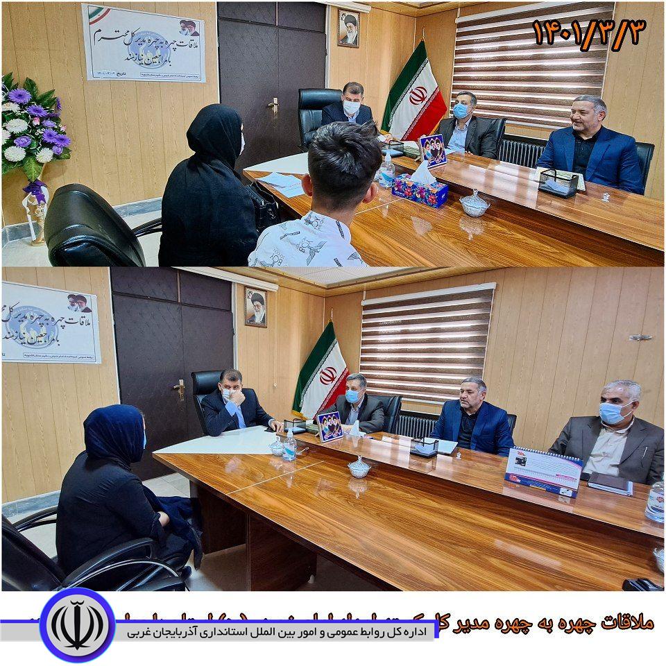 ملاقلات چهره به چهره دکتر سهندی مدیر کل کمیته امداد امام خمینی ره  با مراجعین نیازمند.