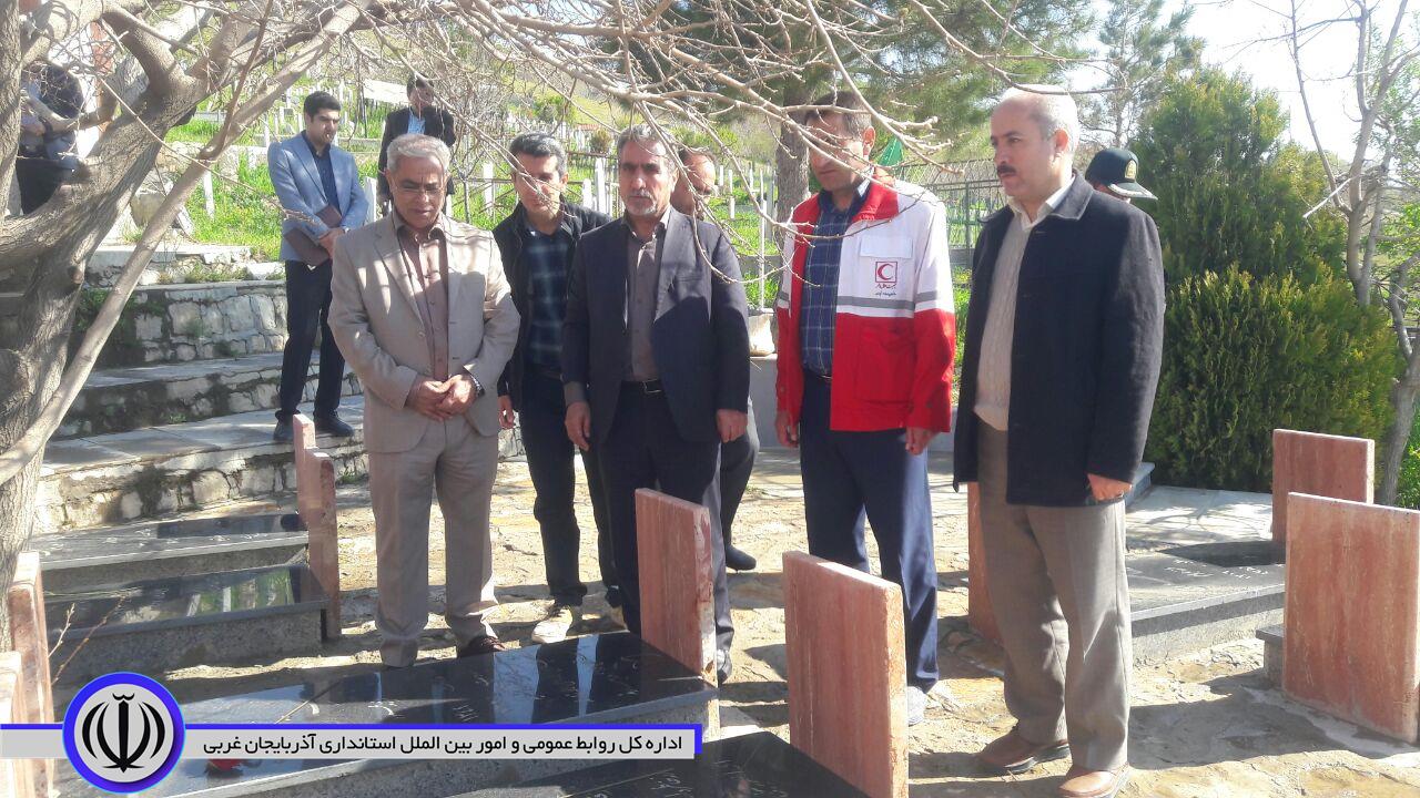 گل افشانی و فاتحه خوانی مزار شهدا بمناسبت هفته سلامت امروز