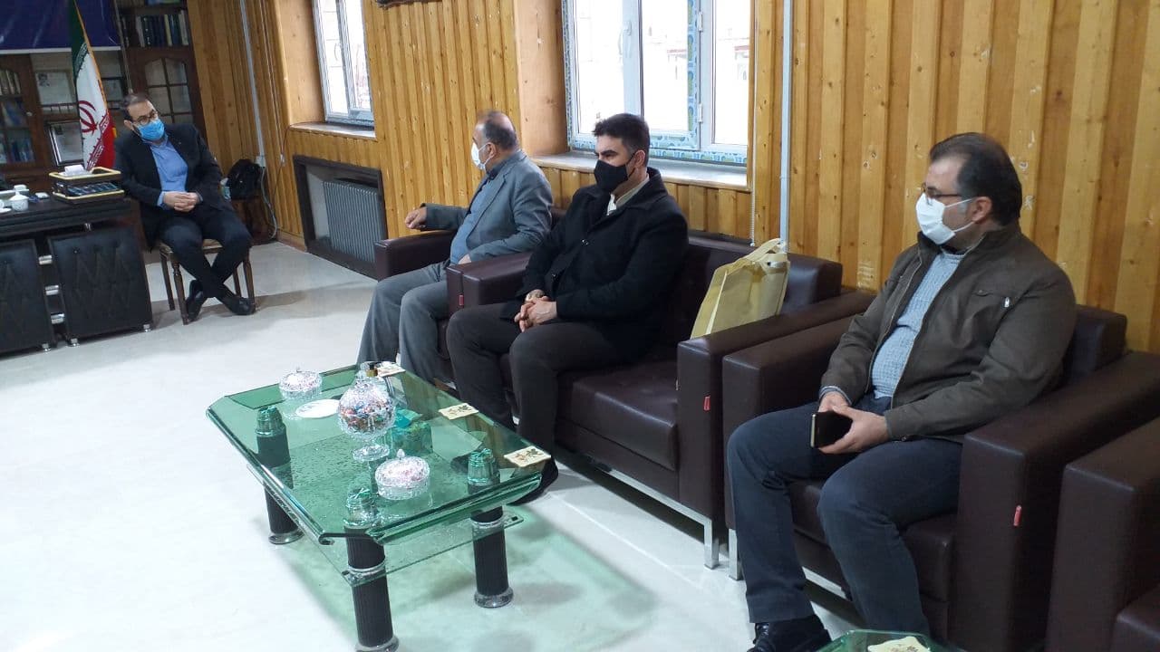 دیدار رئیس و کارکنان اداره محیط زیست اشنویه با فرماندار شهرستان به مناسبت ۲۹ دی روز هوای پاک