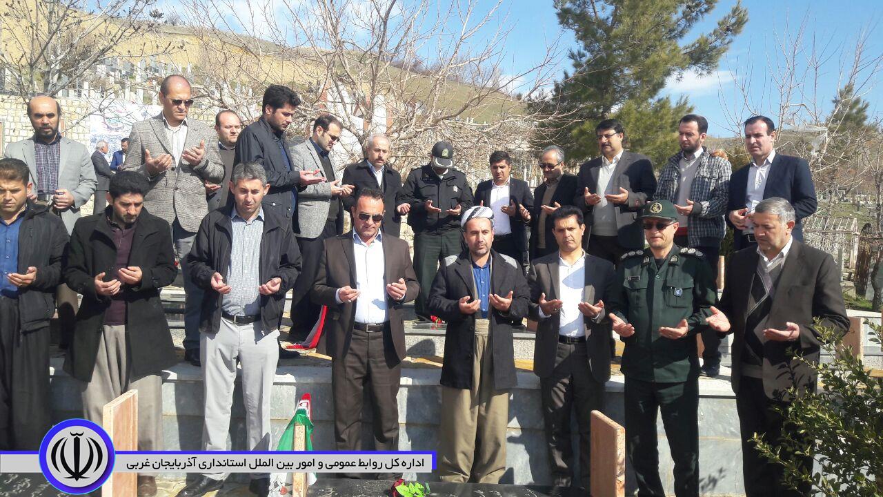 فاتحه خوانی و گل افشانی مزار شهدا بمناسبت هفته منابع طبیعی و فرارسیدن روز بزرگداشت شهدا