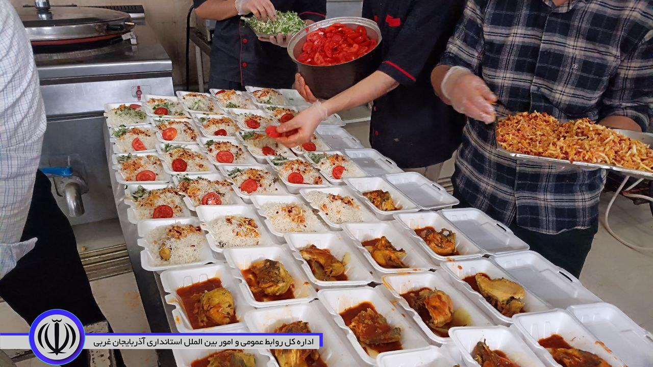 پخش 2000 پرس غذای نذری با همت سپاه پاسداران انقلاب اسلامی