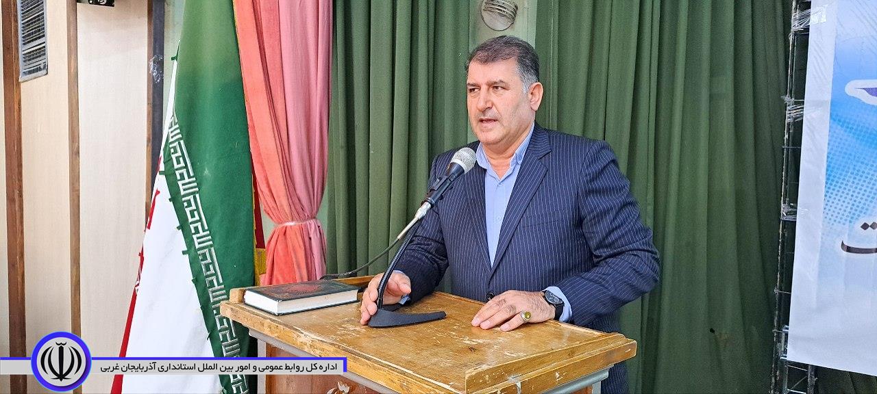 مدیران و کارمندان دولت همواره در راستای خدمت رسانی به مردم تمام توان و همت خود را به کار گیرند
