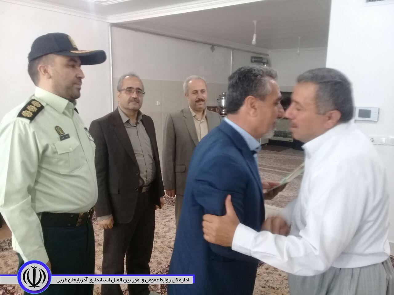 دیدار فرماندار و تعدادی از مسئولان با خانواده های معظم شهدا و ایثارگران