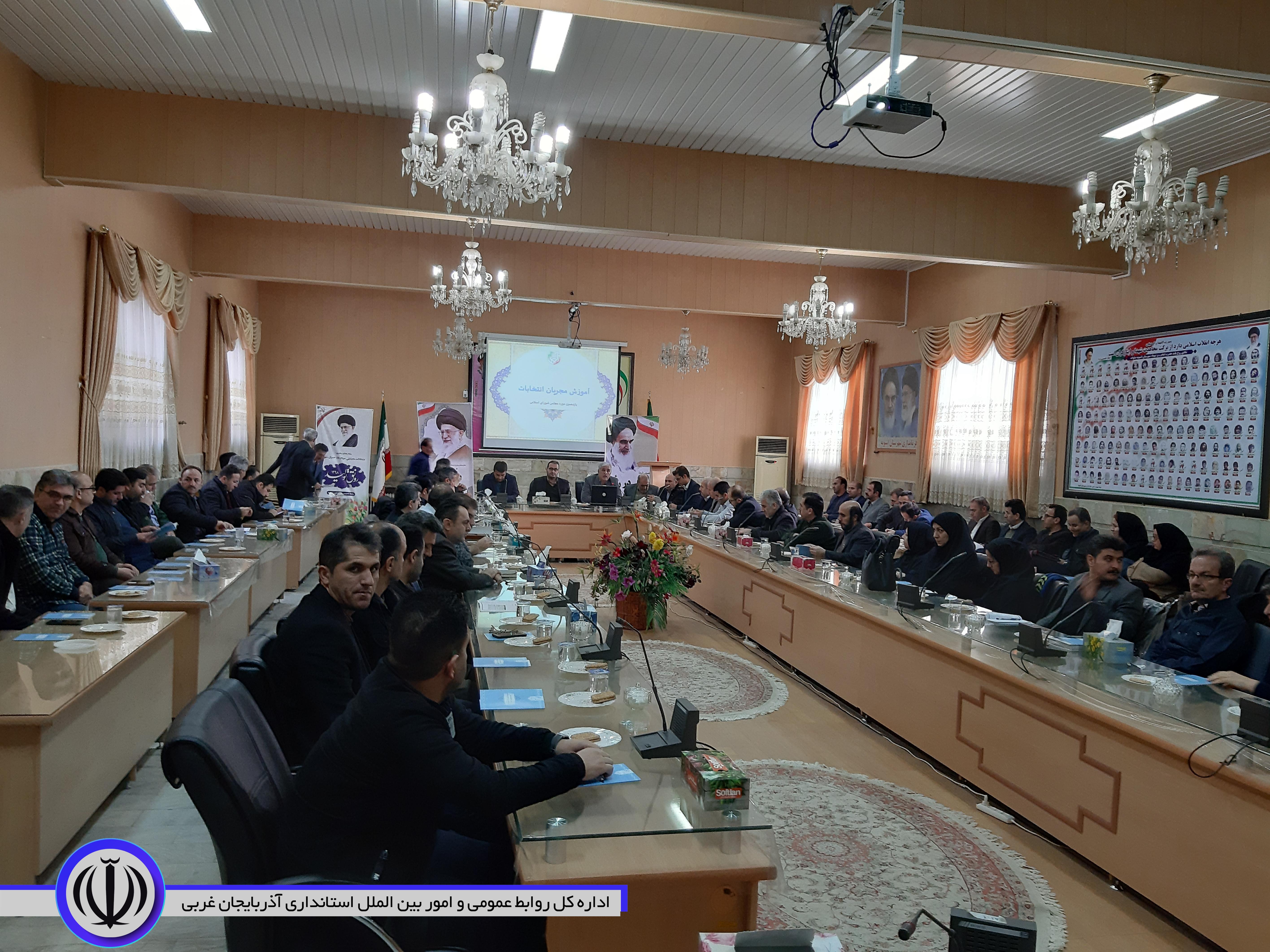 دومین جلسه توجیهی نمایندگان فرمانداری در شعب اخذ رای