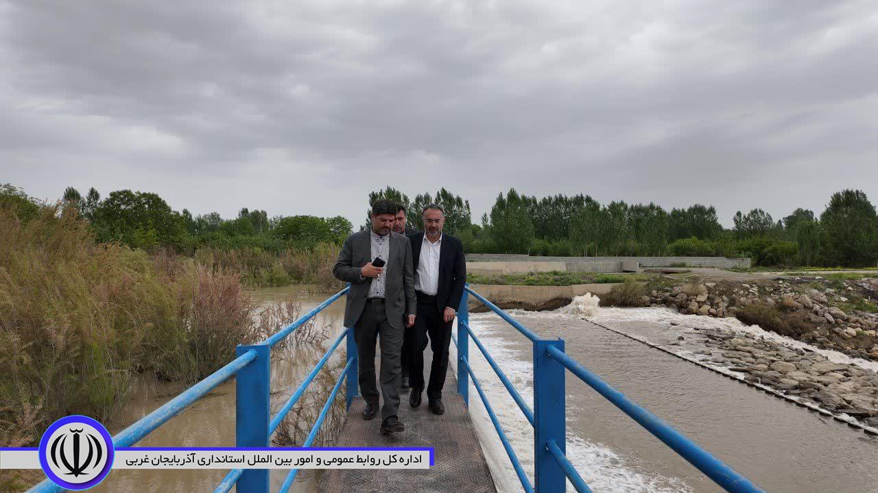 بازدید معاون هماهنگی امور عمرانی استاندار آذربایجان غربی از آب بندهای مسیر رودخانه نازلوی ارومیه