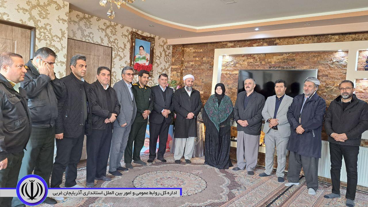 🔹دیدار و تجلیل سید علی ترابی فرماندار شهرستان اشنویه بهمراه امام جمعه،مسئول مرکز اسلامی، شورای تامین و شورای اسلامی اشنویه ، شهرداراشنویه با خانواده مرحوم جهان پهلوان سیامند رحمان