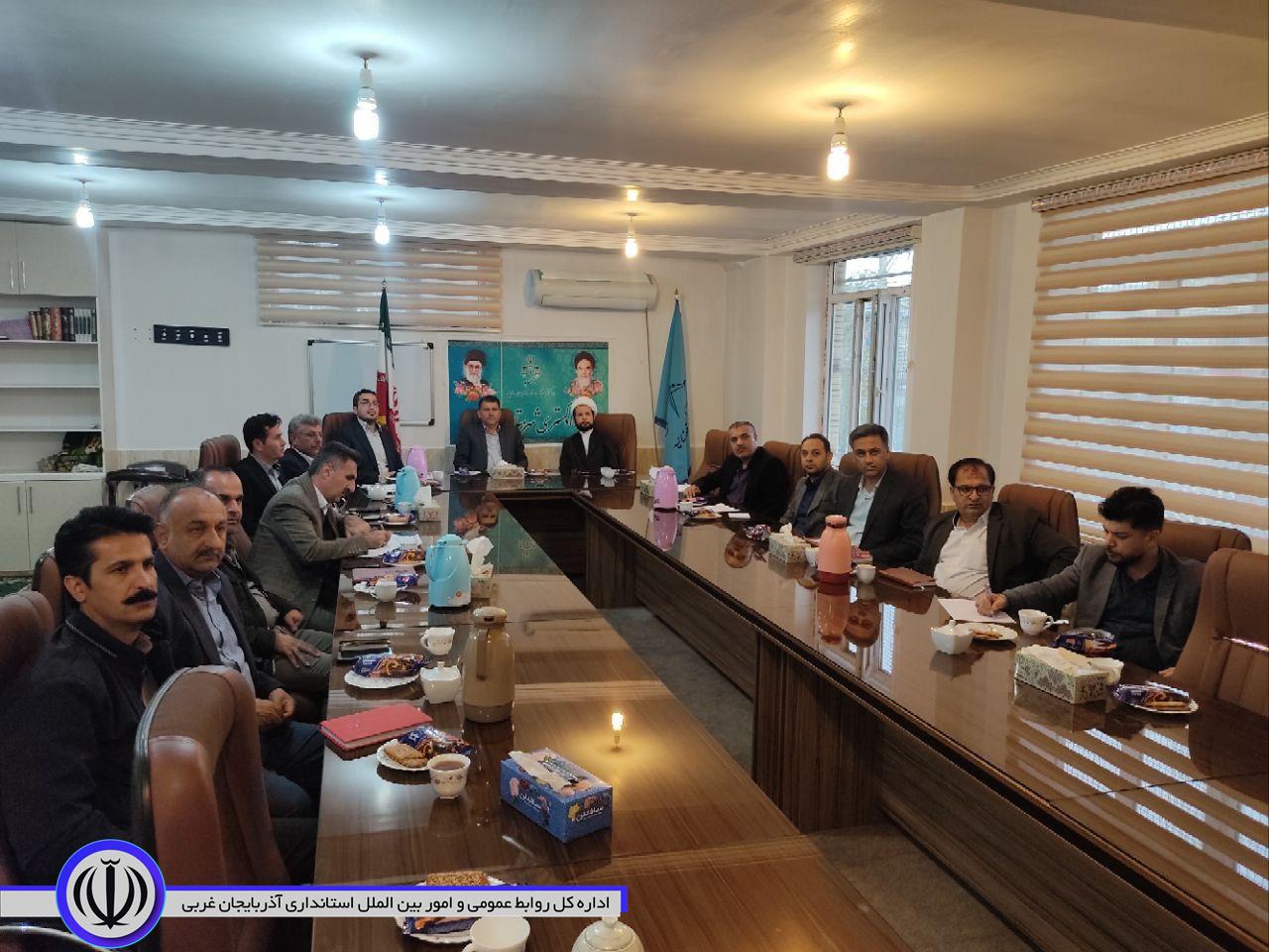 🔹نشست رفع موانع واحدهای تولیدی و توسعه سرمایه گذاری با حضور  فرماندار شهرستان اشنویه،  مسئولین قضایی و دستگاه های اجرایی شهرستان در سالن جلسات دادگستری اشنویه برگزار شد.