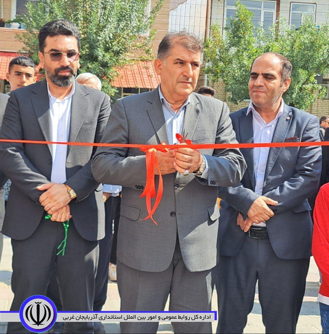 🔹افتتاح نمایشگاه هنرهای تجسمی سیمین در پارک فرهنگیان اشنویه با حضور سید علی ترابی فرماندار شهرستان اشنویه و جمعی از مسئولان و هنرمندان بمناسبت هفته دفاع مقدس
