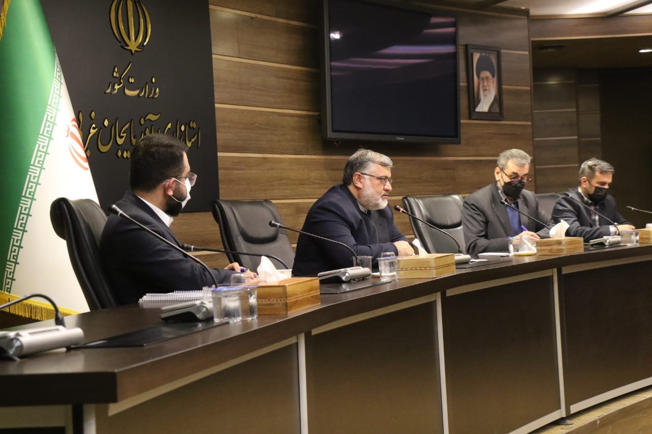 دیدار جمعی از هنرمندان استان با محمدصادق معتمدیان، استاندار آذربایجان غربی