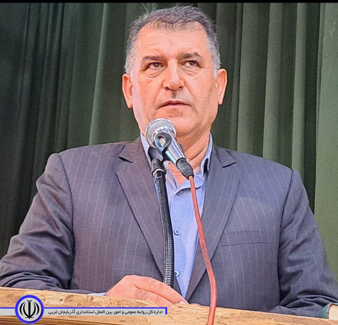 آیین یادواره شهدای سرافراز دولت و تجلیل از کارمندان نمونه ادارات شهرستان اشنویه برگزار شد