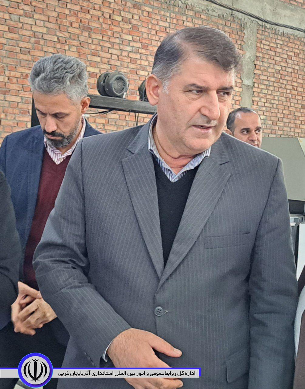 بازدید فرماندار شهرستان اشنویه از واحد تولیدی پلاستیک فیضی در ناحیه صنعتی نالوس