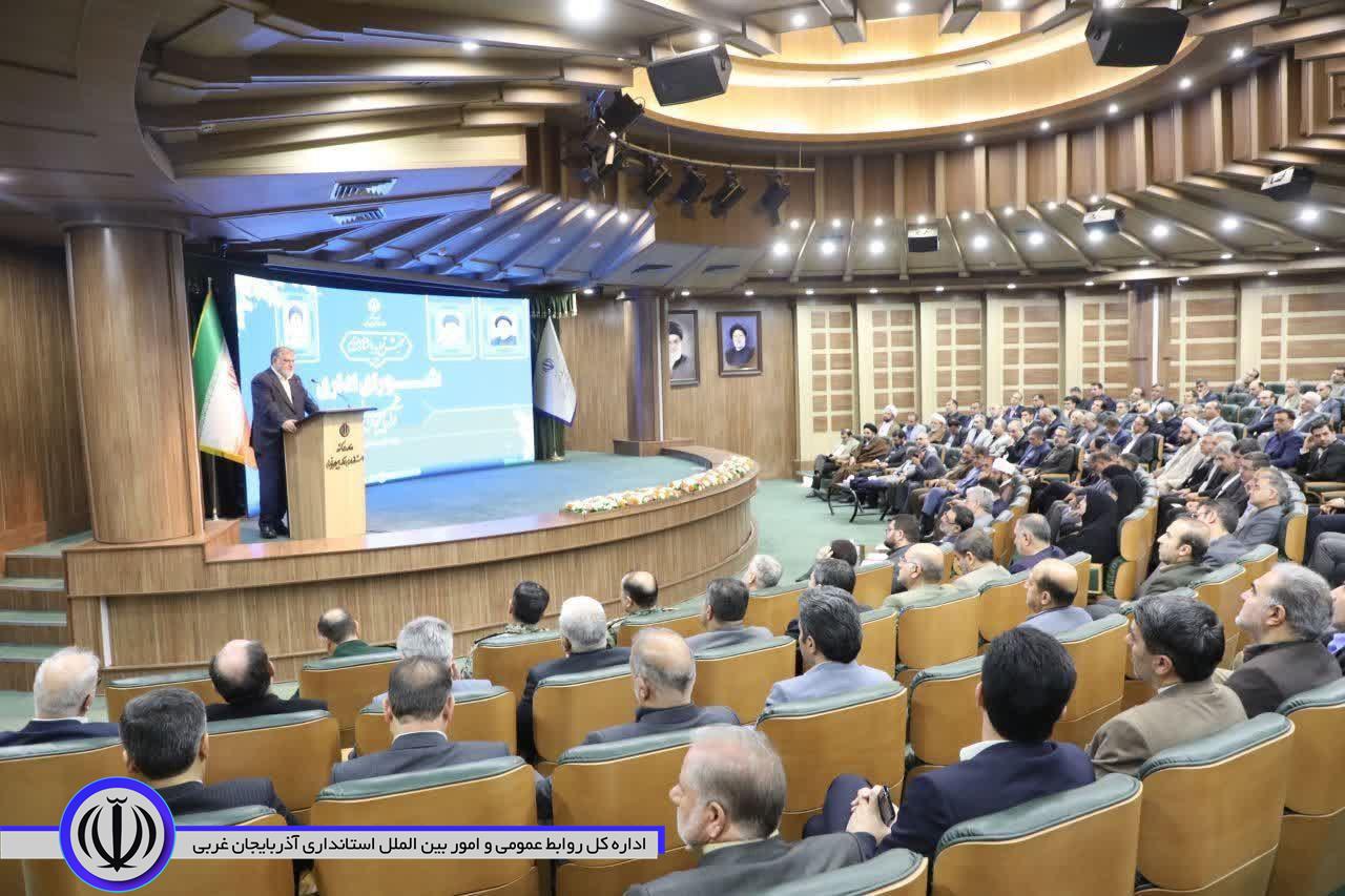 برگزاری جلسه شورای اداری استان به ریاست محمدصادق معتمدیان استاندار آذربایجانغربی و با حضور فرمانداران استان