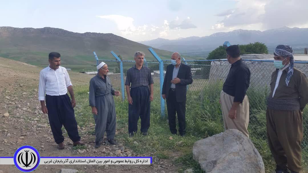 بازدید و بررسی محل حفر چاه، جهت تامین آب شرب روستای بیژن آباد با حضور صنعان اسماعیلی بخشدار مرکزی بهمراه اعضای شورای اسلامی روستا و تمهیدات لازم با امور آب و فاضلاب شهرستان