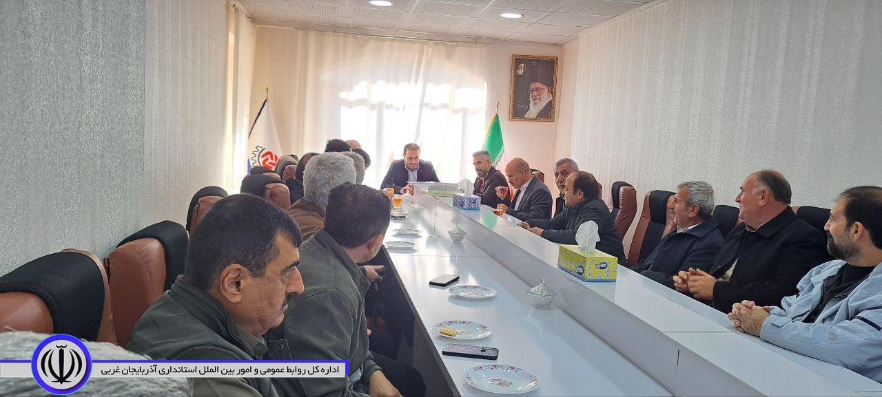 نشست اتحادیه های صنفی و تعدادی از اصناف با سرپرست فرمانداری اشنویه