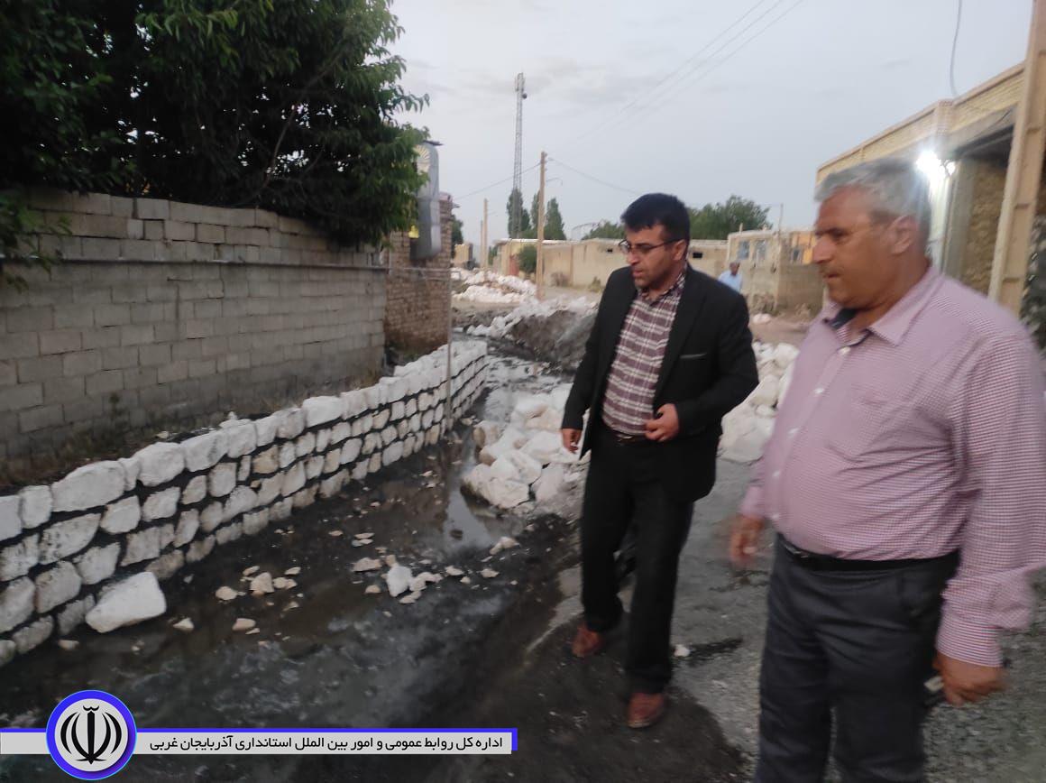 بازدید بخشدار نالوس از اجرای طرح‌های دفع آبهای سطحی روستای حسن آباد و میرآباد