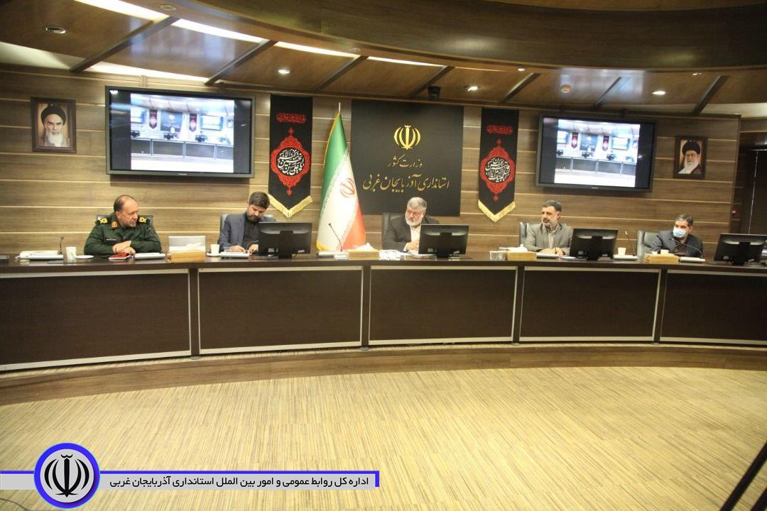استاندار آذربایجان غربی: شرایط برای عبور ایمن و بی دغدغه زائران اربعین فراهم است / تمامی امکانات برای تسهیل تردد زائران بسیج شده است /  اطلاعات دقیق به زائران اربعین ارائه شود
