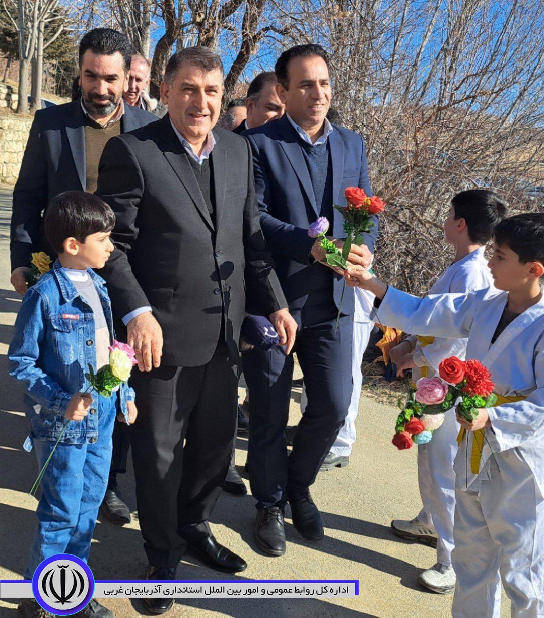 فاتحه خوانی و گل افشانی مزار جهان پهلوان سیامند رحمان