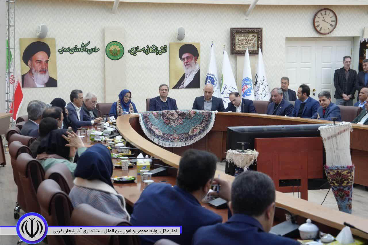 با حضور استاندار آذربایجان‌غربی انجام شد؛ برگزاری جشنواره پاسداشت هنر صنعت فرش دستباف در ارومیه