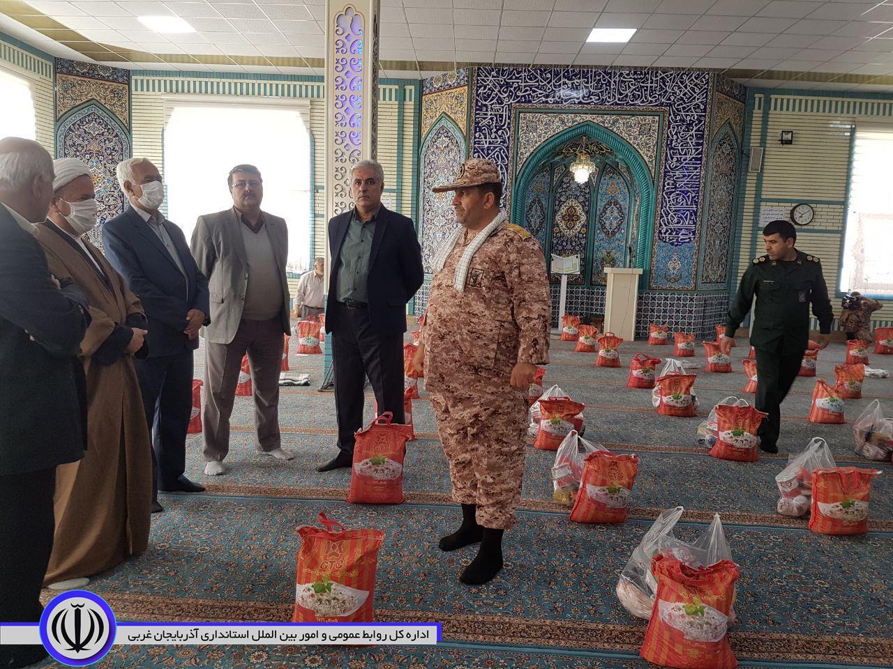 توزیع ۸۰۰ بسته معیشتی و ۵۰ سری جهیزیه در اشنویه