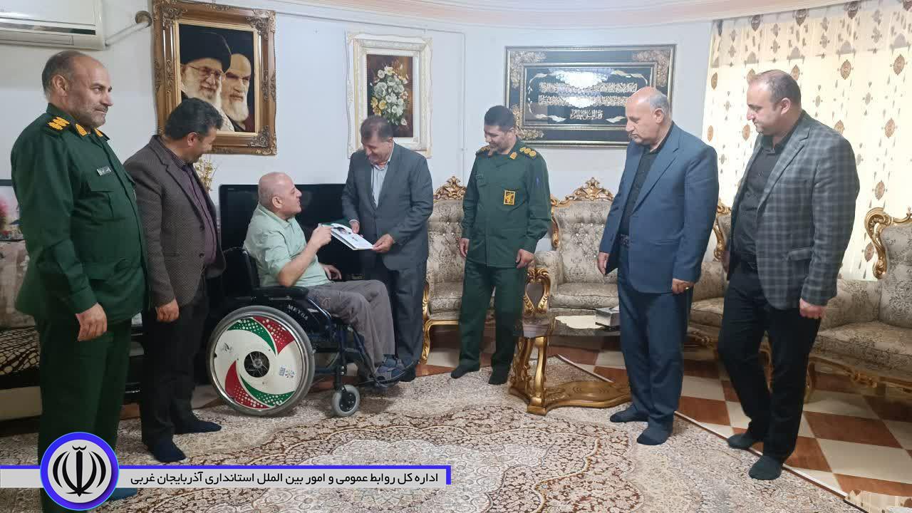 دیدار فرماندار اشنویه با قهرمان تنیس روی میز
