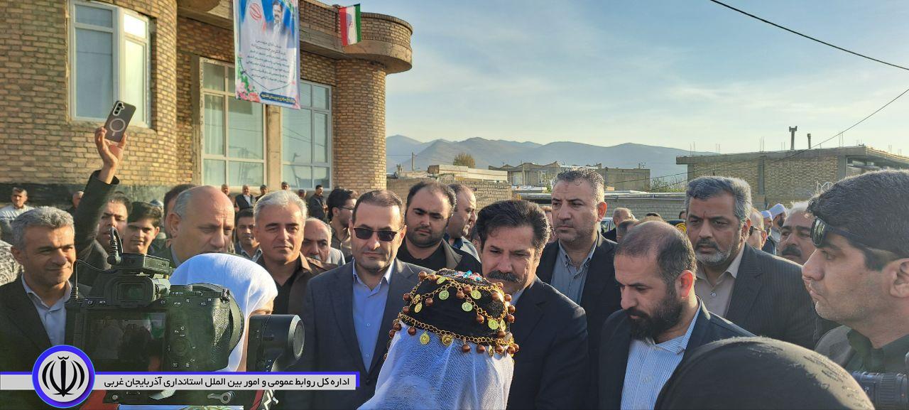 استقبال پرشور مردم و مسئولان شهرستان اشنویه از مهندس حسین زاده معاون رئیس جمهور در امور توسعه روستایی و مناطق محروم کشور در روستای علی آباد