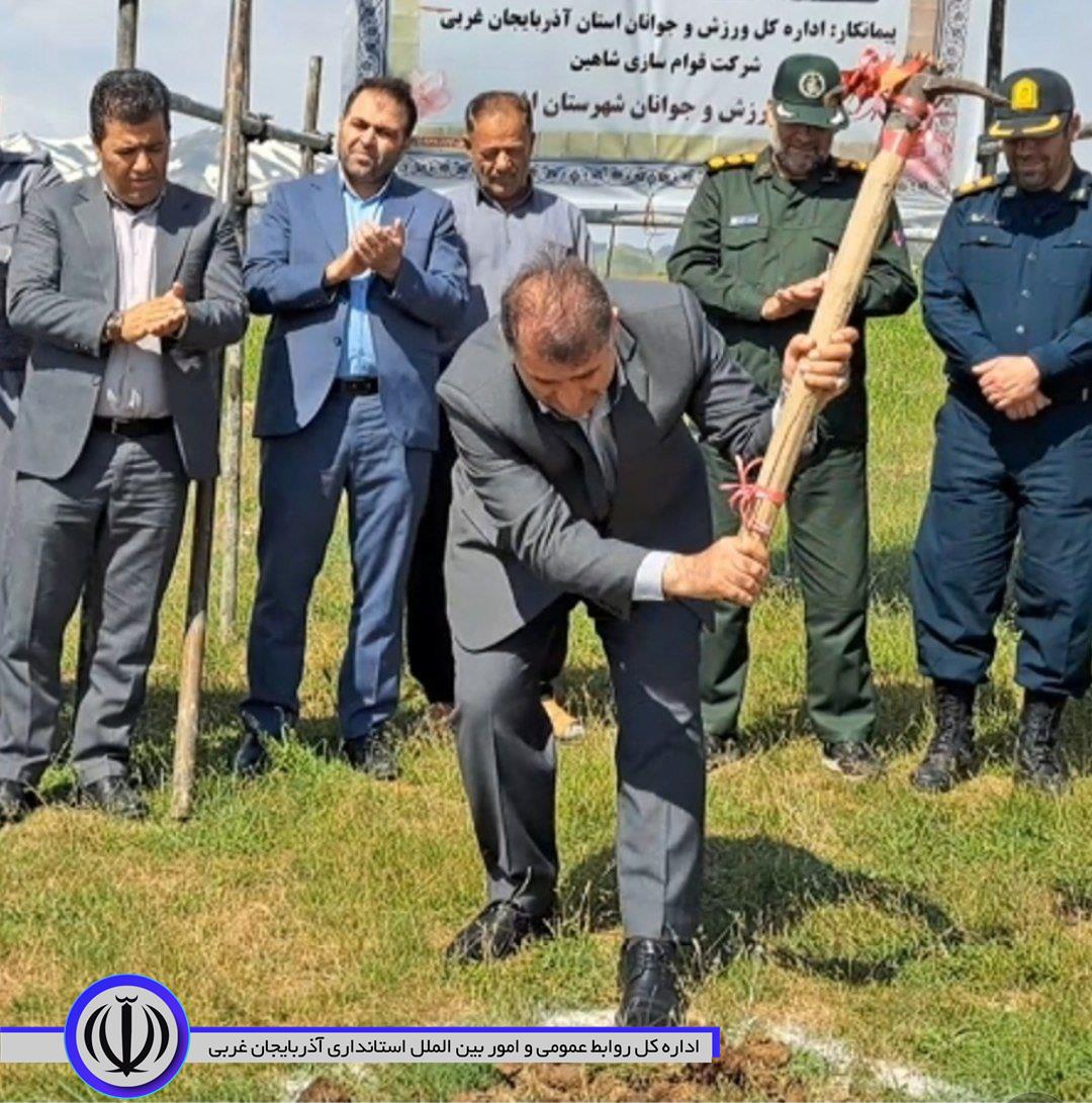 آیین کلنگ زنی سالن چند منظوره ورزشی روستای سنگان با حضور فرماندار شهرستان اشنویه