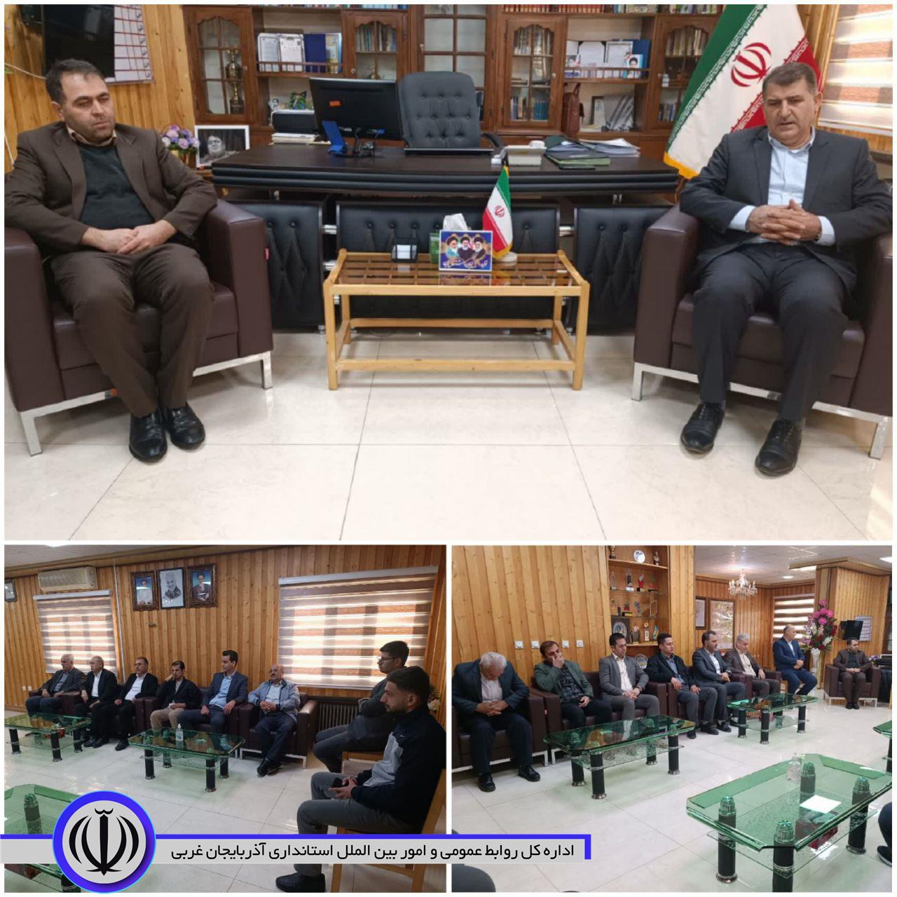دیدار کارکنان فرمانداری با فرماندار به مناسبت سال نو