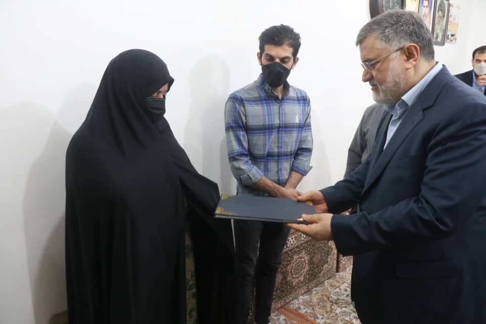 دیدار مقام علی استان با خانواده معظم شهدا