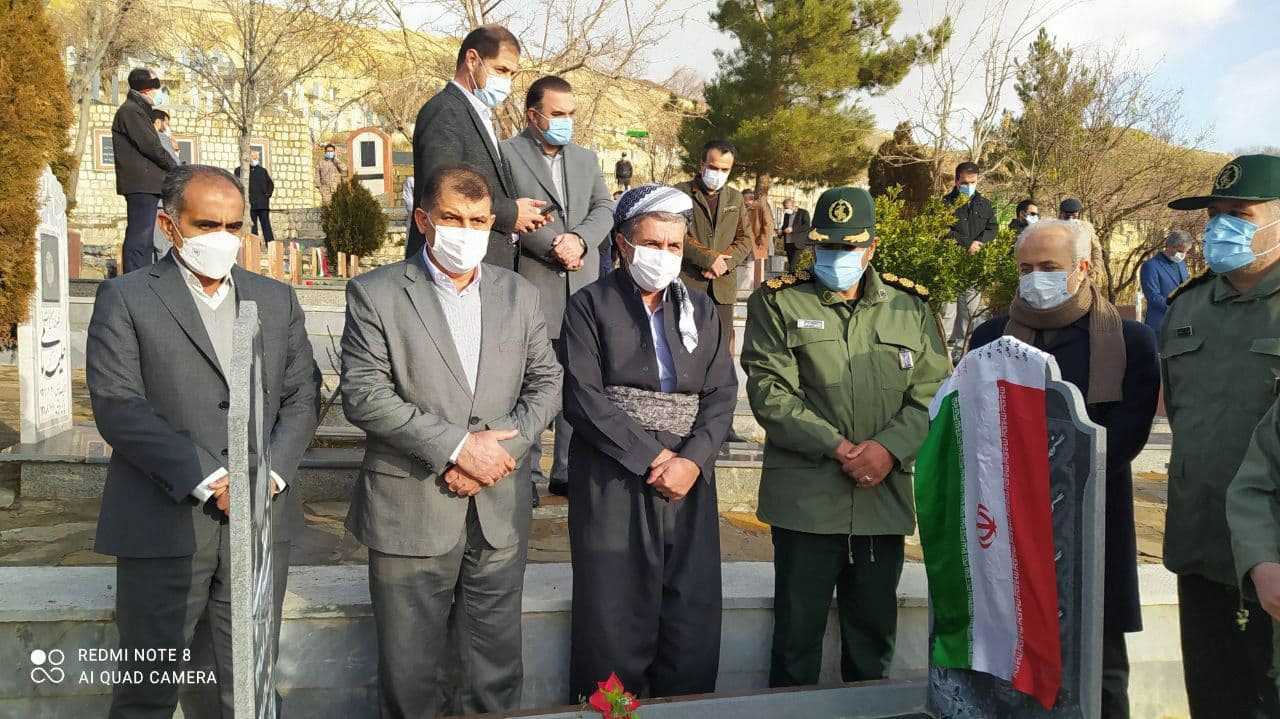 ادای احترام سرپرست فرمانداری شهرستان اشنویه  به شهدا در اولین روز کاری