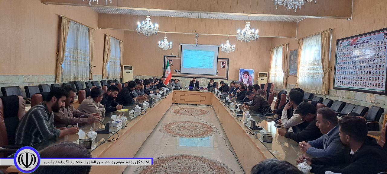 نشست هم اندیشی دهیاران دهستان هق و شورای بخش نالوس با مام عزیزی سرپرست فرمانداری اشنویه