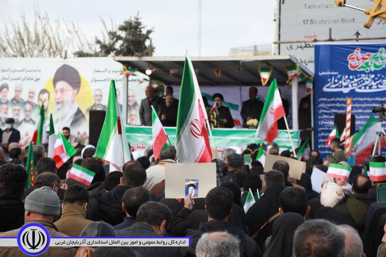 تحویل سال نو با یاد رهبر شهید در ارومیه