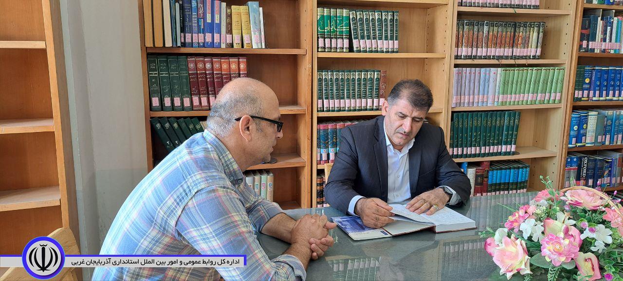 بازدید سرزده فرماندار اشنویه از کتابخانه عمومی این شهرستان