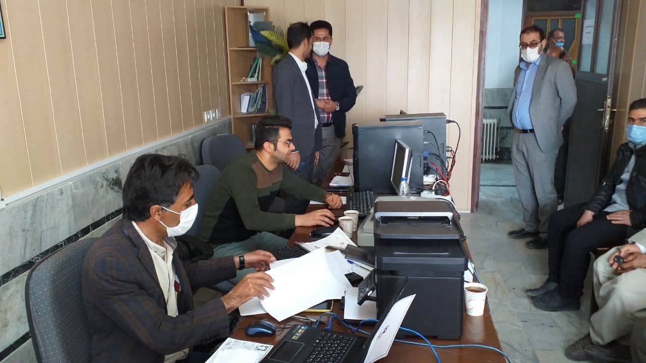 بازدید فرماندار اشنویه از محل ثبت نام داوطلبین انتخابات ششمین دوره شوراهای اسلامی روستاها در بخش مرکزی و بخش نالوس