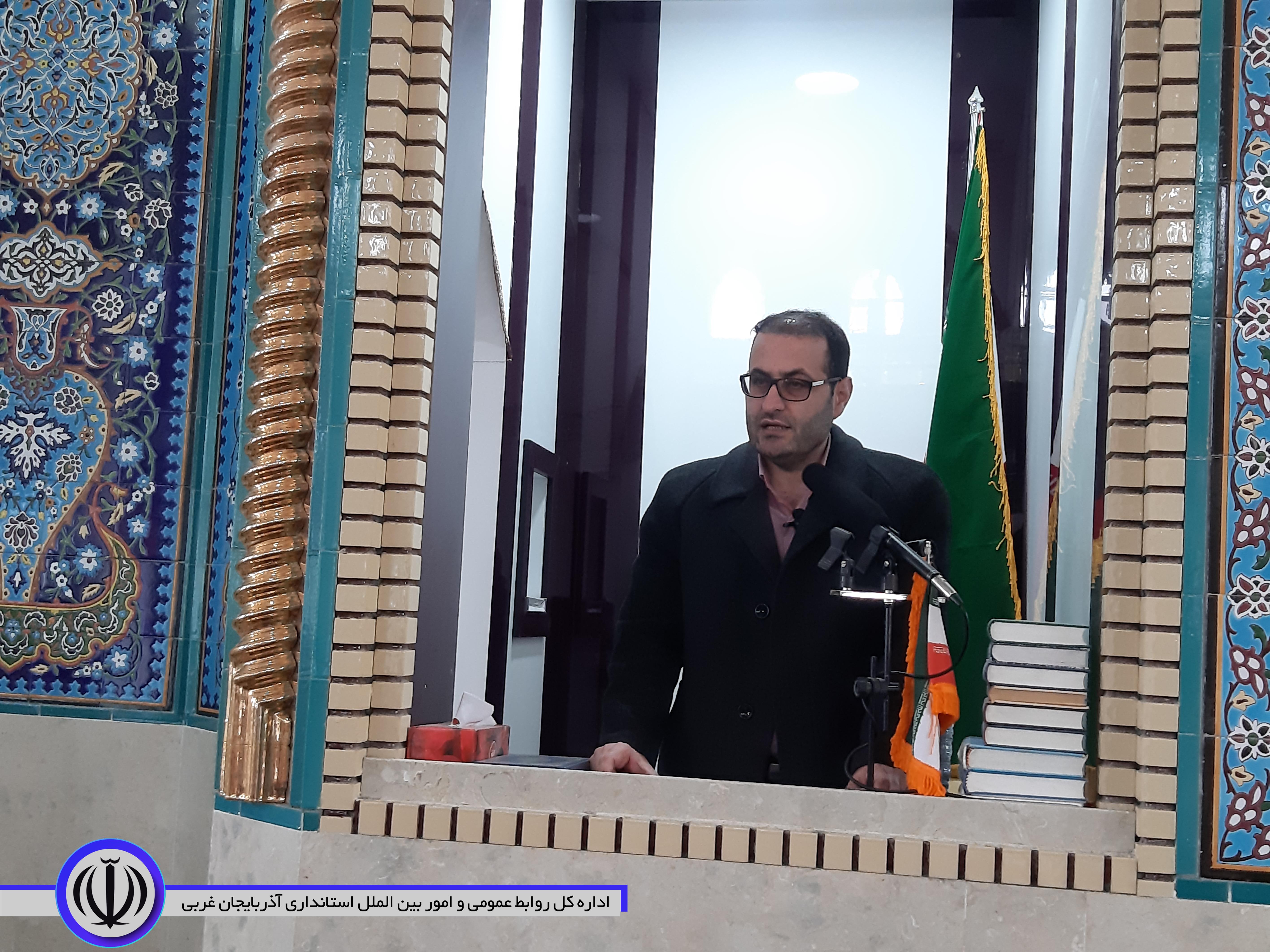 دیدار و ملاقات چهره به چهره فرماندار اشنویه در تریبون نمازجمعه با مردم