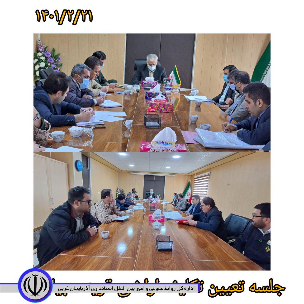 جلسه تعیین تکلیف اراضی سبیان به ریاست معاون برنامه ریزی و امور عمرانی فرمانداری.