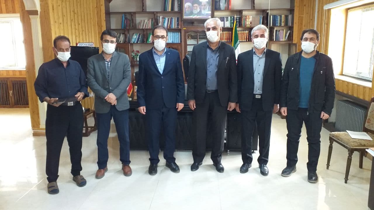 به مناسبت هفته کار و کارگر"تجلیل از کارگران و نیروهای قراردادی فرمانداری"