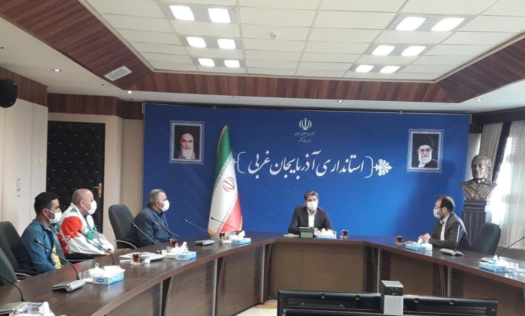 دیدار فرماندار اشنویه بهمراه پدر مرحوم سیامند رحمان، قهرمان ملی حسن جانفشان و حاج شورش نصیری با دکتر شهریاری استاندار محترم آذربایجان‌غربی
