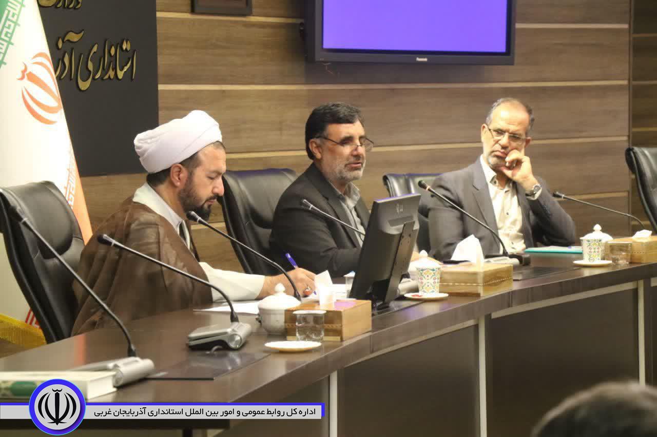 شعارهای انقلاب اسلامی به طور شایسته تبیین شود
