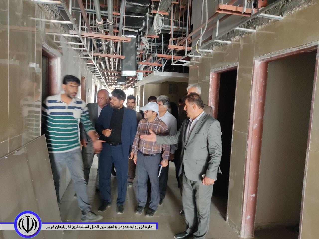 بازدید رهبر دین معاون امور عمرانی استاندار آذربایجانغربی بهمراه نماینده دفتر ریاست جمهوری در امور پروژه های عمرانی و فرماندار شهرستان از طرح های در حال اجرای عمرانی شهرستان اشنویه