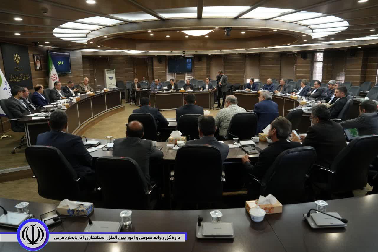 به ریاست استاندار آذربایجان‌غربی انجام شد؛ برگزاری جلسه بررسی آخرین وضعیت صنایع خودرو، نیرومحرکه و قطعه‌سازی در آذربایجان‌غربی