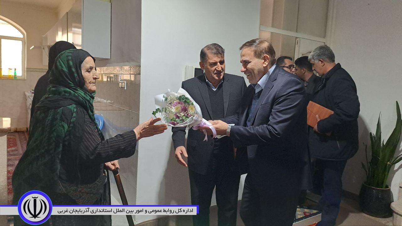 🔹دیدار و تجلیل معاون اجتماعی و پیشگیری از وقوع جرم و سخنگوی قوه قضاییه بهمراه سید علی ترابی فرماندار شهرستان اشنویه و تعدادی از مسئولان استان و شهرستان با خانواده معظم شهید سید سعید حسینی