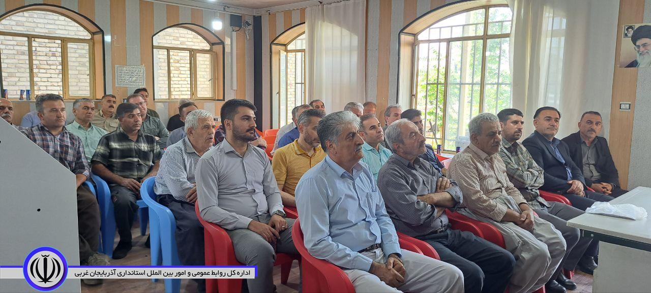 🔹آیین گرامیداشت روز ملی اصناف با حضور سید علی ترابی فرماندار شهرستان اشنویه،  روسای صمت و اتاق اصناف، بسیج ادارات و اصناف و اتحادیه های صنفی و بازار