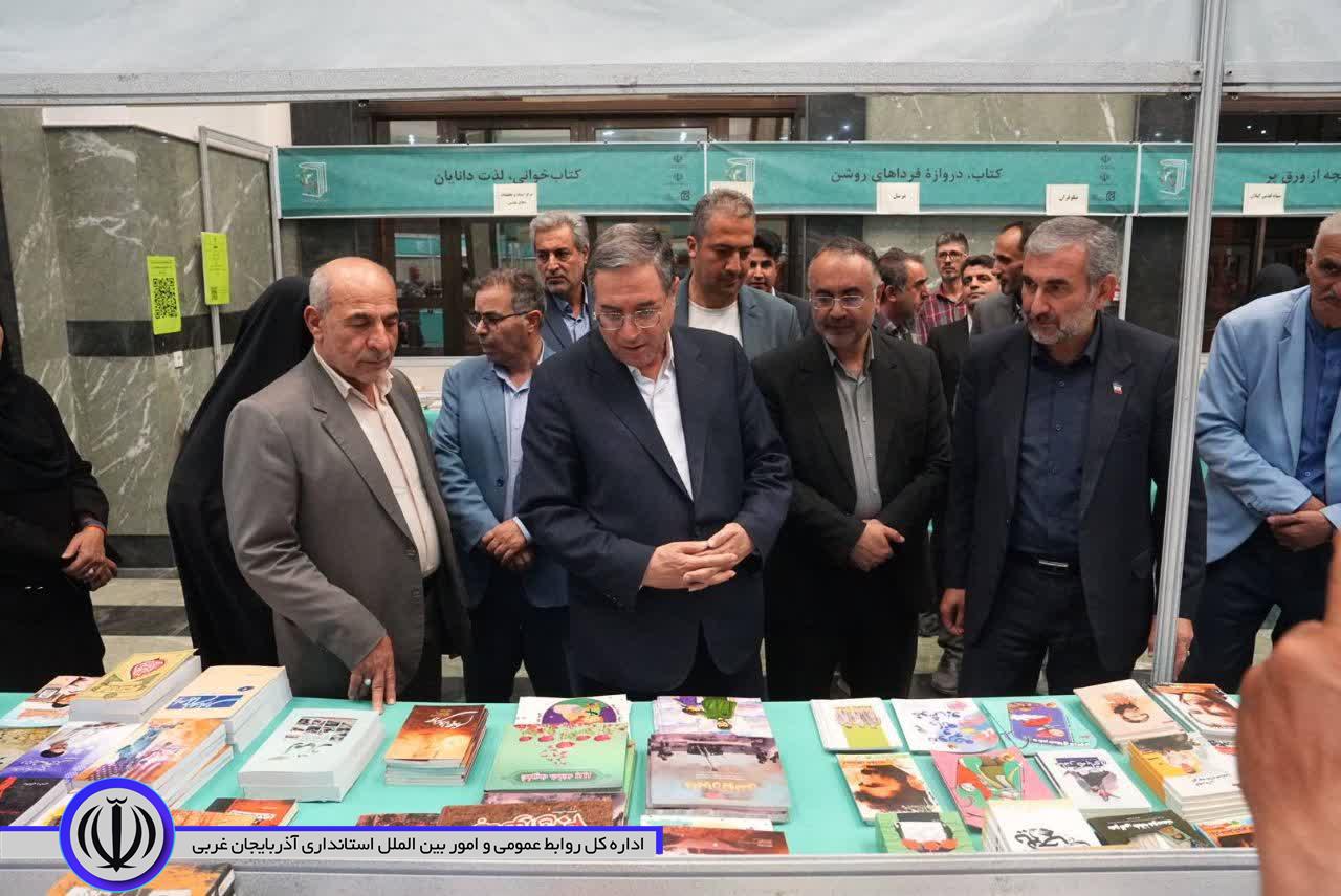 بازدید استاندار آذربایجانغربی از نمایشگاه سراسری کتاب ارومیه