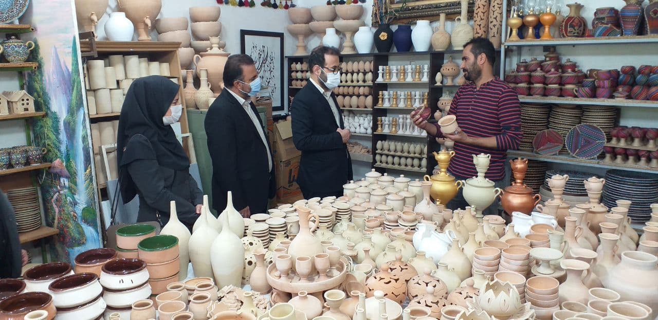 بازدید فرماندار از کارگاه تولیدی صنایع دستی و هنر اشنویه