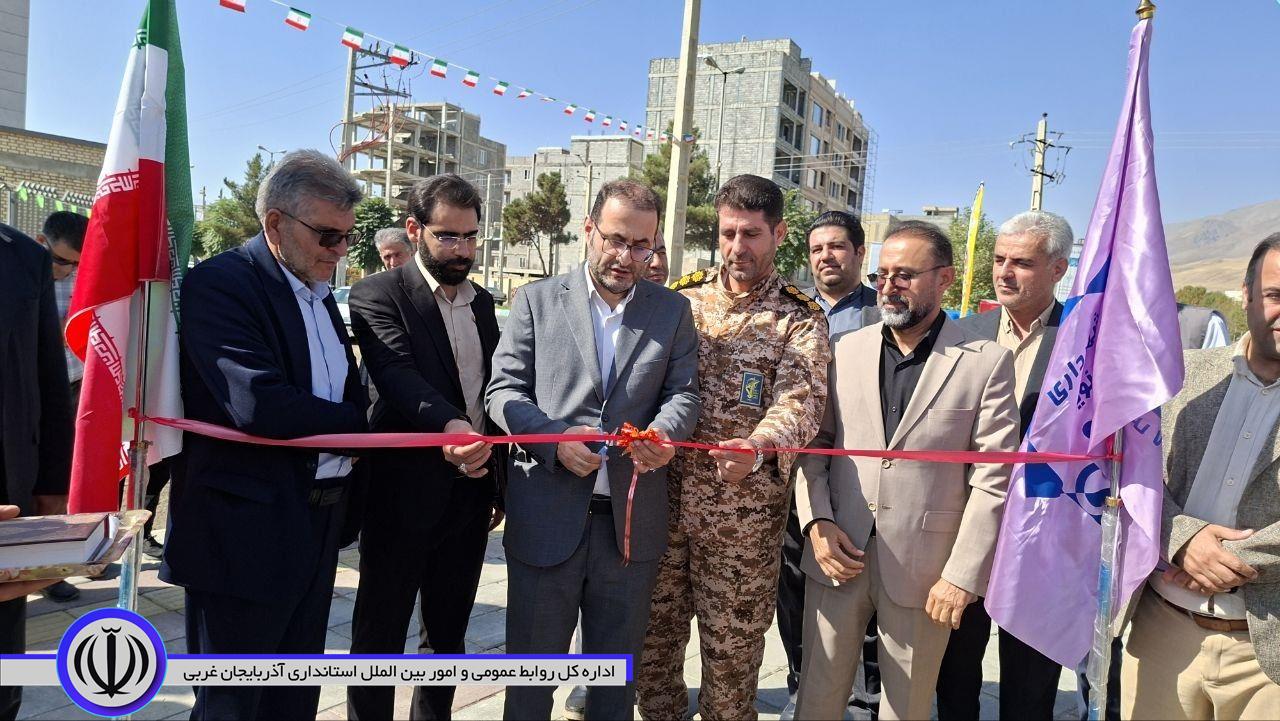 با حضور فرماندار اشنویه انجام شد؛ بمناسبت هفته دفاع مقدس افتتاح سه طرح عمران شهری شهرداری اشنویه با اعتبار 68 میلیارد و 580 میلیون تومان