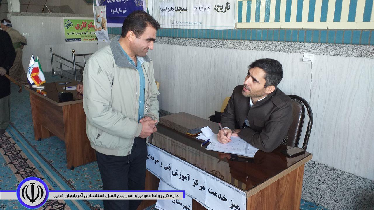 بازدید فرماندار از میز ارتباطات مردمی در نماز جمعه اشنویه