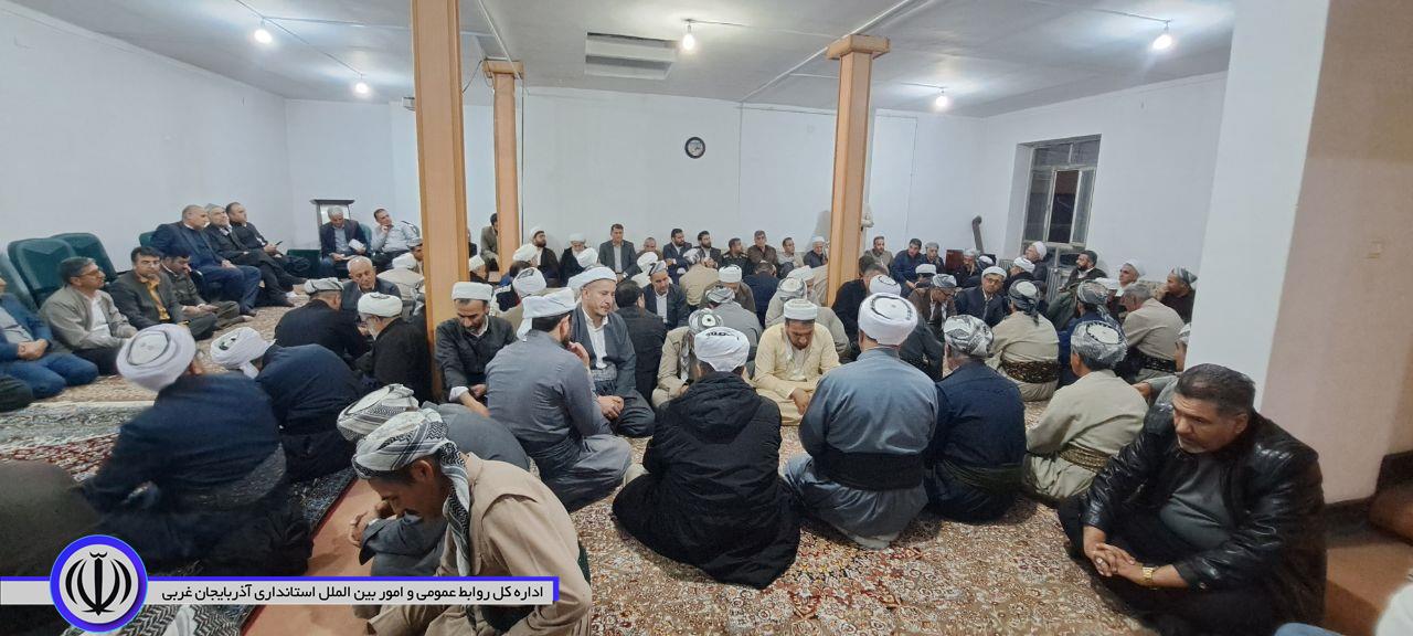 همایش علما و روحانیون شهرستان اشنویه با حضور فرماندار این شهرستان برگزار شد.