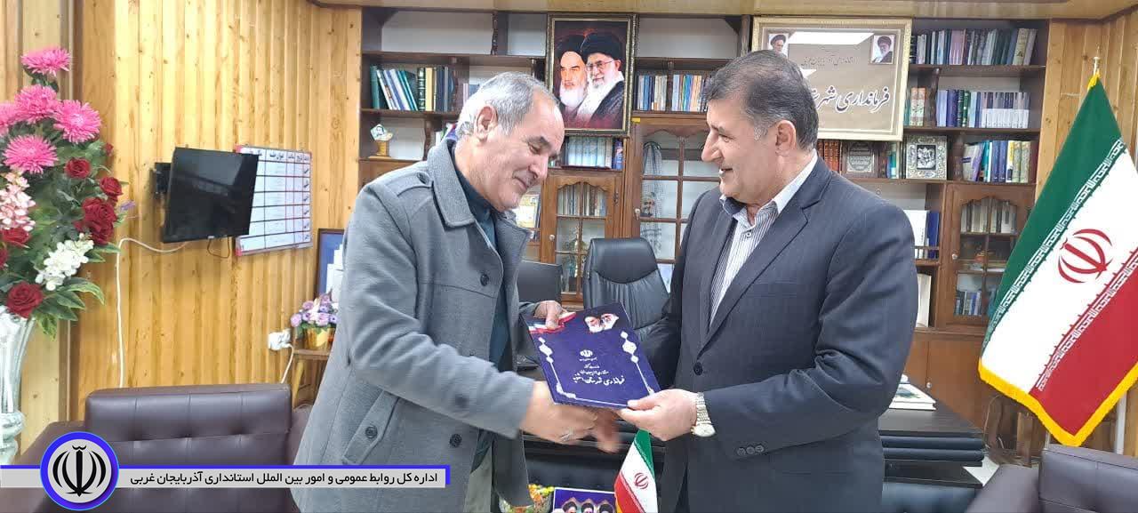 گزارش تصویری تجلیل فرماندار شهرستان اشنویه از هیأت اجرایی و نظارت انتخابات 11 اسفند ماه