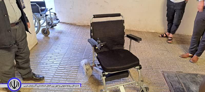 اهدای ویلچر برقی به ارزش 150 میلیون تومان بمناسبت ماه مبارک رمضان به مدد جوی بهزیستی